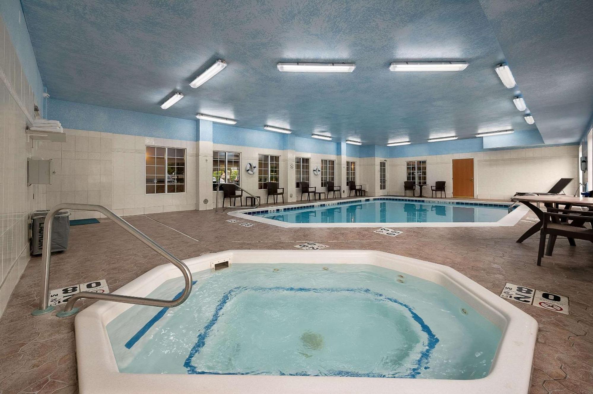 Comfort Inn & Suites Fenton Экстерьер фото