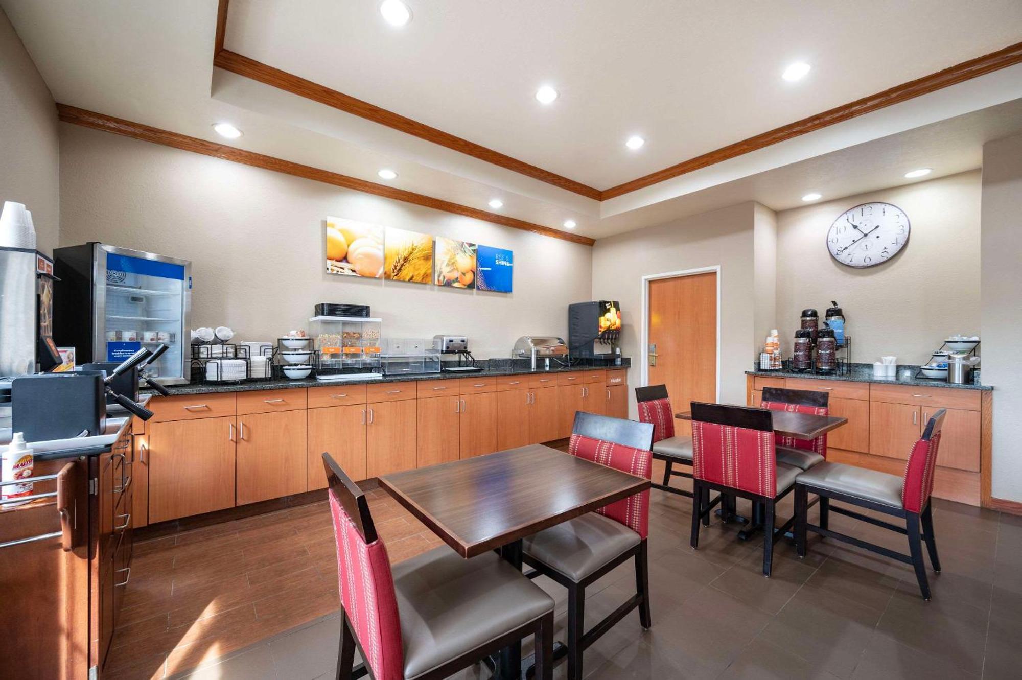 Comfort Inn & Suites Fenton Экстерьер фото