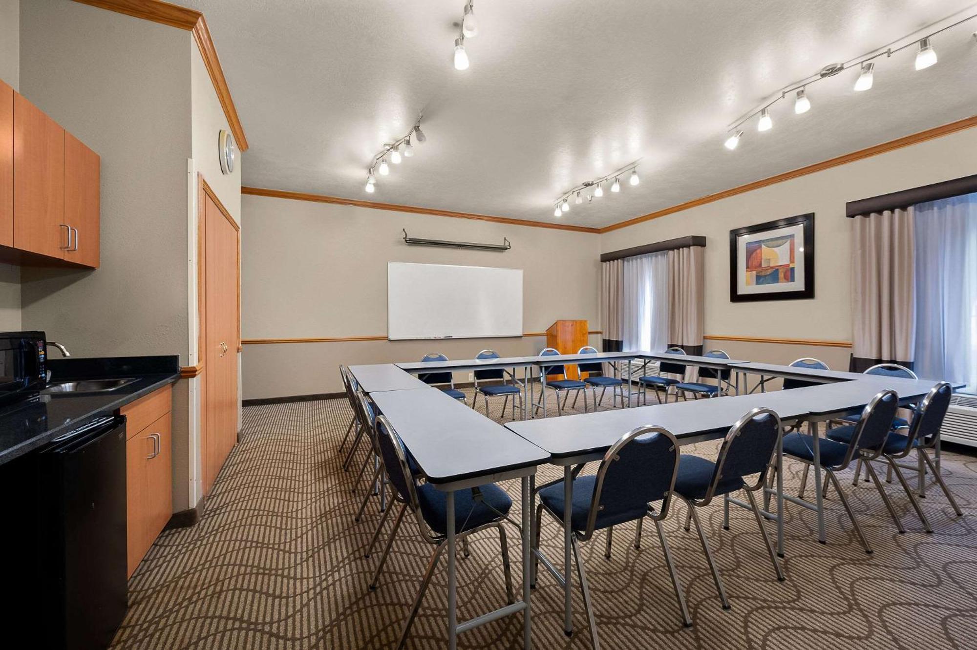 Comfort Inn & Suites Fenton Экстерьер фото