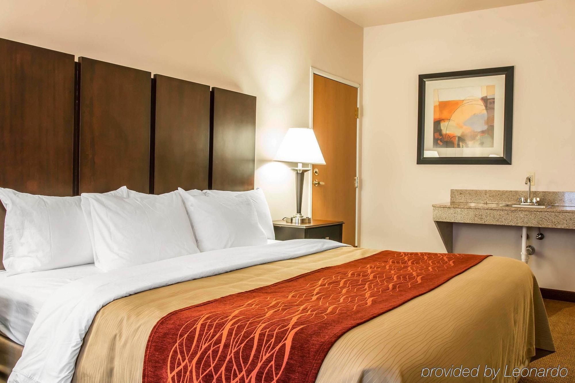 Comfort Inn & Suites Fenton Экстерьер фото